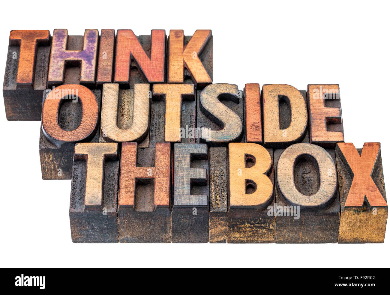 Pensare al di fuori della casella - frase motivazionale in rilievografia vintage tipo legno, macchiato dall'inchiostro, isolato su bianco Foto Stock