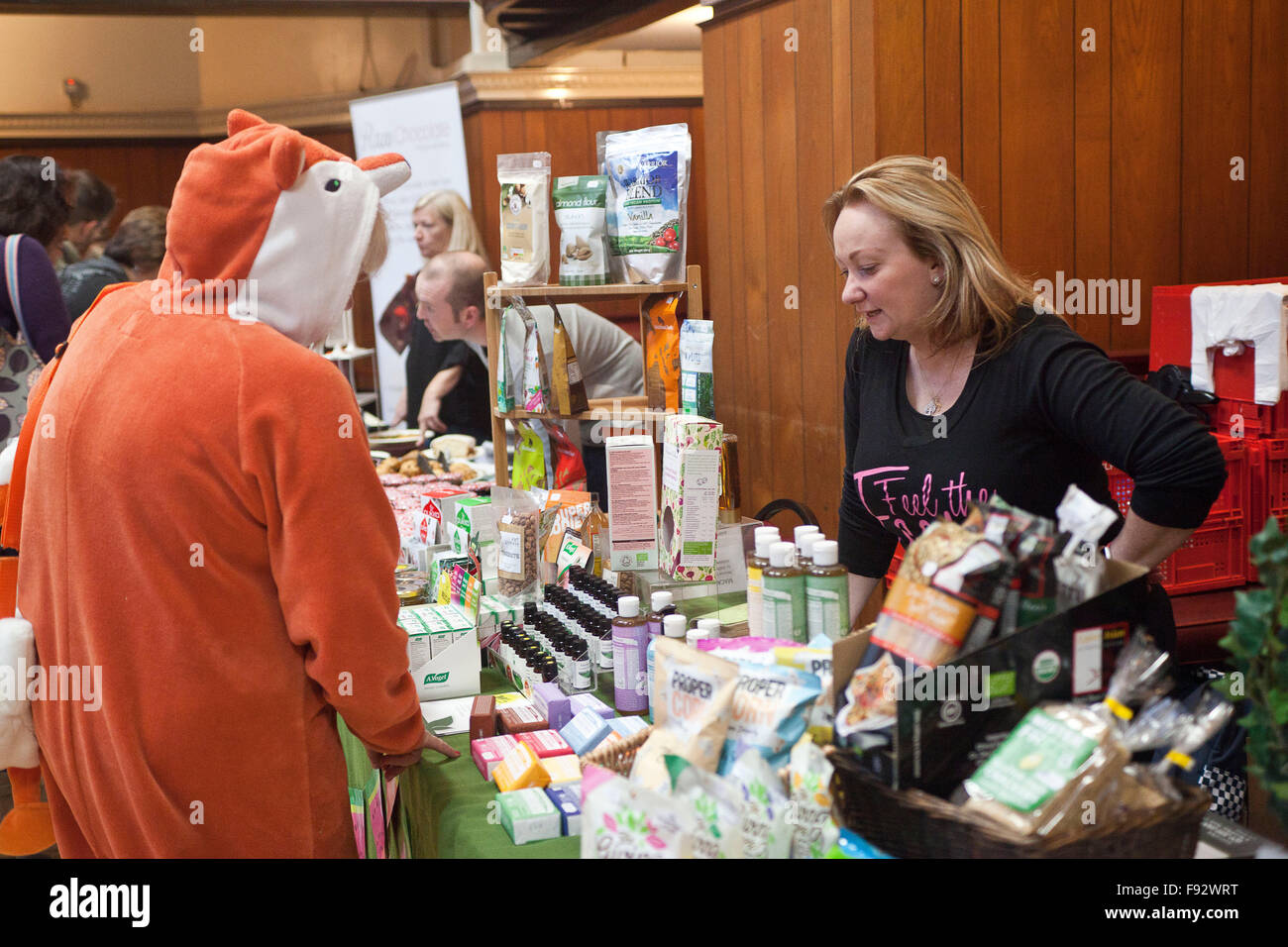 Vegan Fayre in Paget Camere in Penarth il 1 novembre 2015, locale soggiorno d'affari locali. Foto Stock