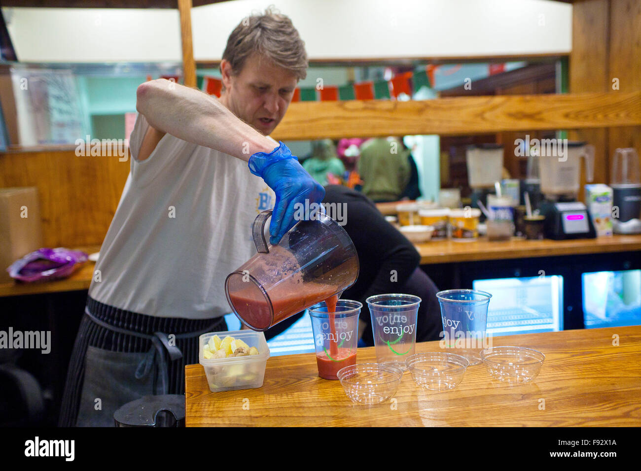 Vegan Fayre in Paget Camere in Penarth il 1 novembre 2015, locale soggiorno d'affari locali. Foto Stock