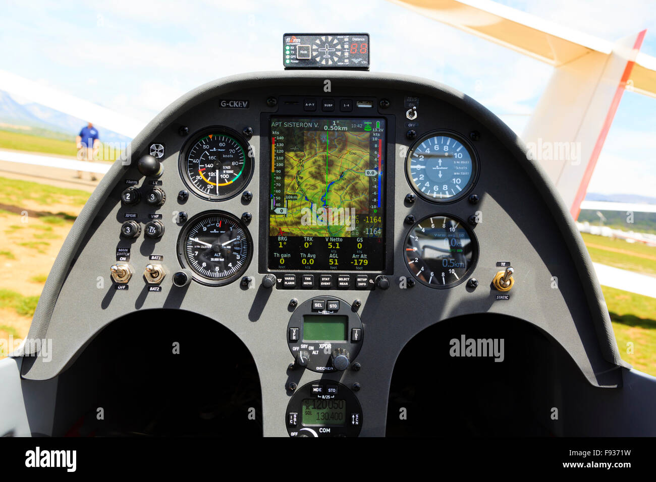 Vista panoramica del cruscotto Schempp-Hirth Duo Discus Glider con display a colori LX Navigation Zeus. Foto Stock