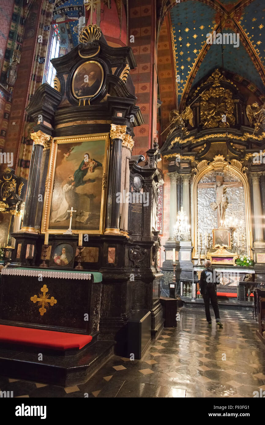 Chiesa Mariacki - Santa Maria Basilica interno in Cracovia in Polonia Foto Stock