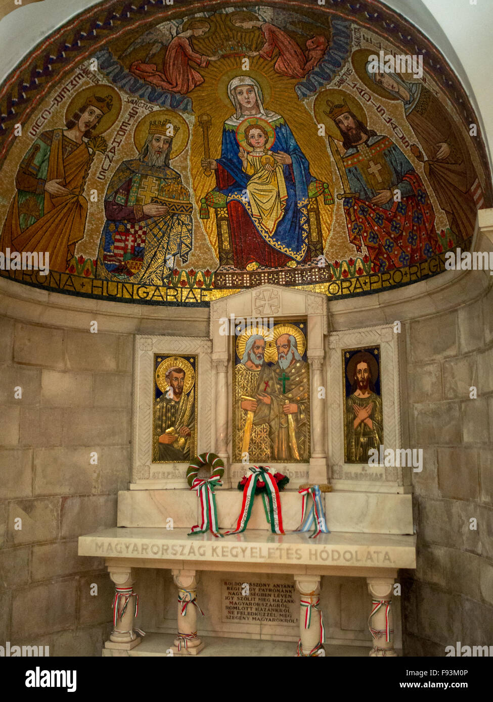 Altare nella cripta della Chiesa e Abbazia della Dormizione Foto Stock