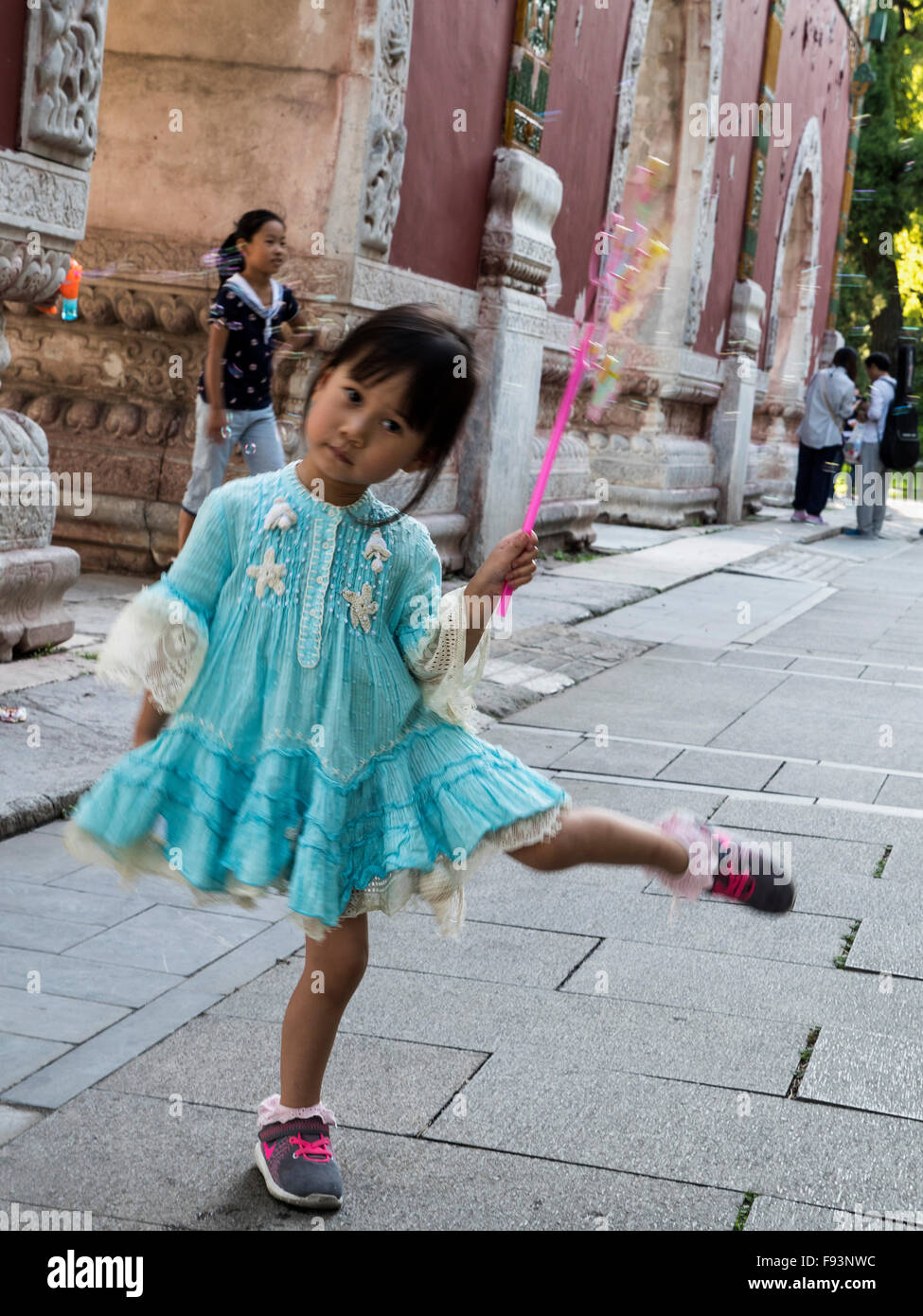 Bambino in posa di parco Beihai, Pechino, Cina e Asia Foto Stock