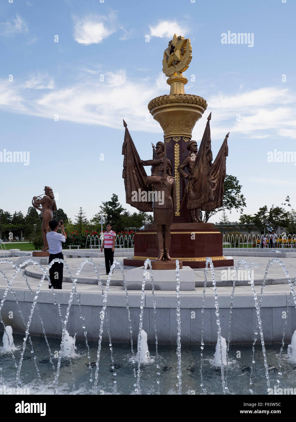 Posizione di parcheggio con il mausoleo del re il Sung e Kim Yong Il, Pyongyang, Corea del Nord, Asia Foto Stock