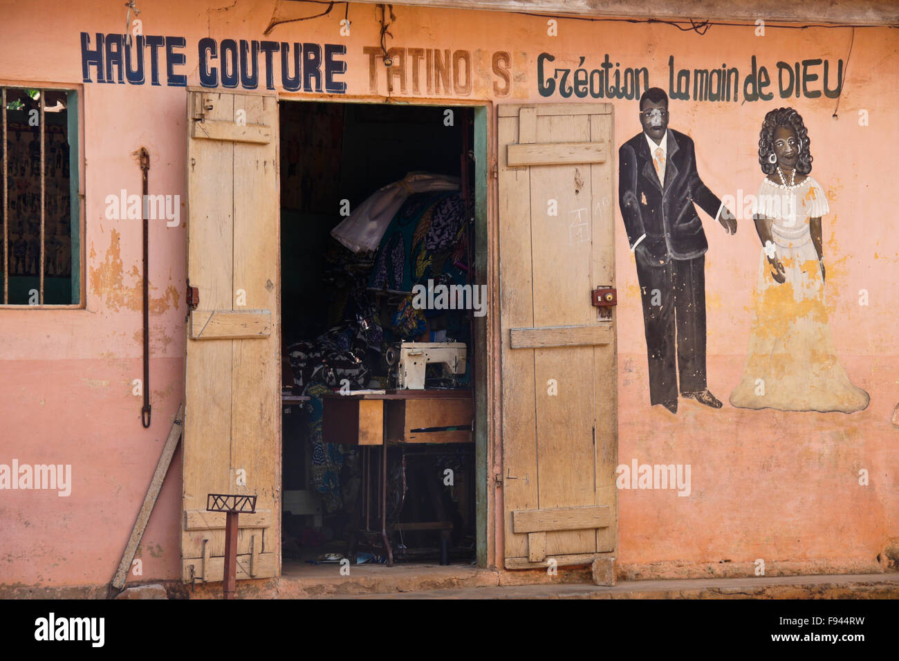 Sarto e sarta del negozio, Abomey, Benin Foto Stock