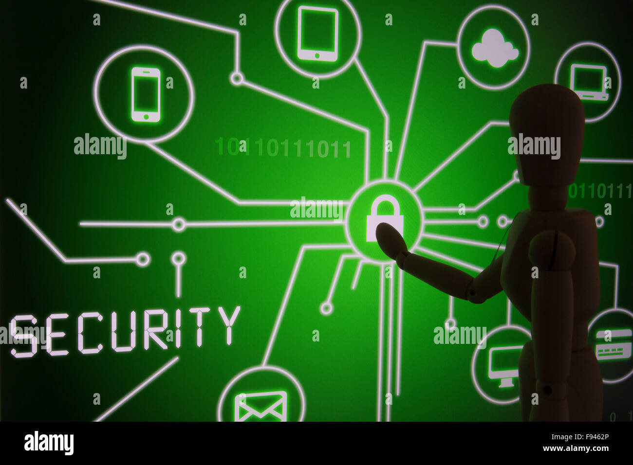 Abilitazione di computer security concetto con un fantoccio di legno di funzionamento del pannello di protezione Foto Stock