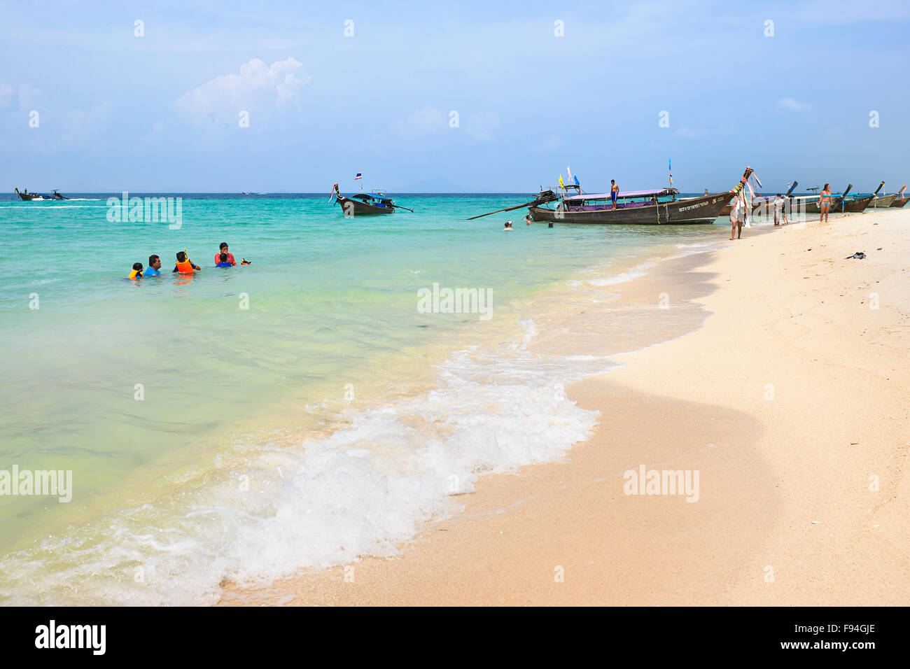 Spiaggia di sabbia sulla Poda Island (Koh Poda). Provincia di Krabi, Thailandia. Foto Stock