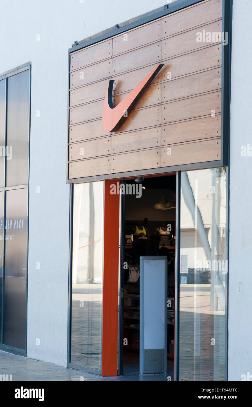 Logo Nike sul negozio di fronte Foto Stock