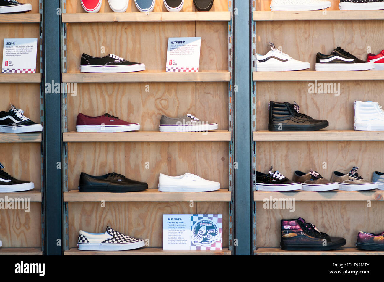 Vans store immagini e fotografie stock ad alta risoluzione - Alamy