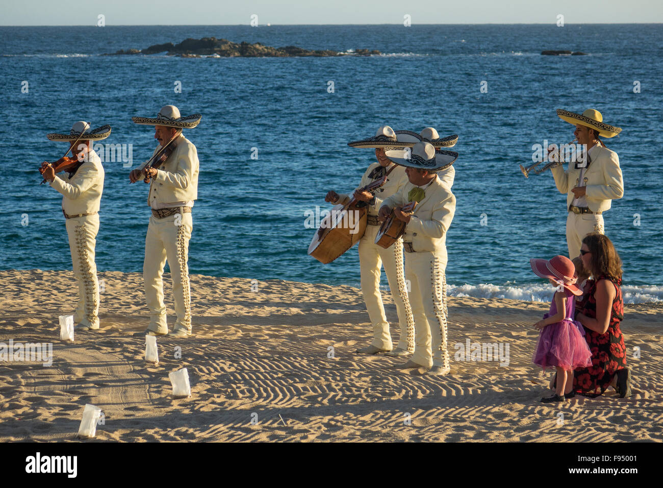 Messico. Oaxaca, Huatulco Tangolunda, spiaggia gruppo di musica Foto Stock