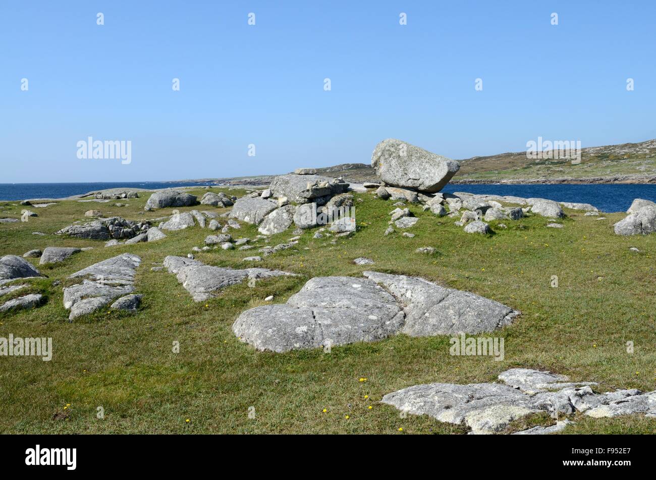 Coste rocciose a cani Bay Roundstone Connemara County Galway Irlanda Foto Stock