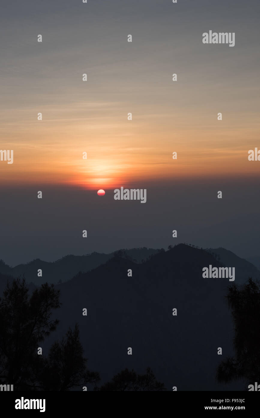 Alba dalla piattaforma di visualizzazione affacciato sul Monte Bromo, Java, Indonesia Foto Stock