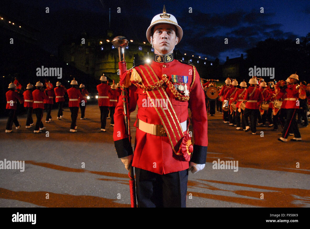 Brasiliano Marine Corps band presso il 2011 Edinburgh Tattoo militare di Edimburgo, in Scozia. Foto Stock