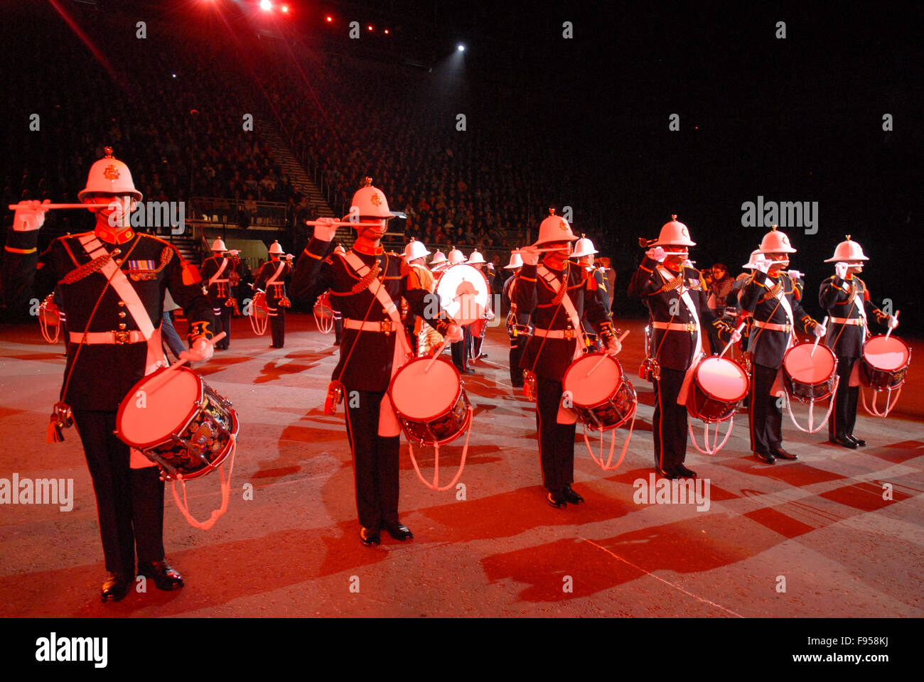 Royal Marines band presso il 2011 Edinburgh Tattoo militare di Edimburgo, in Scozia. Foto Stock