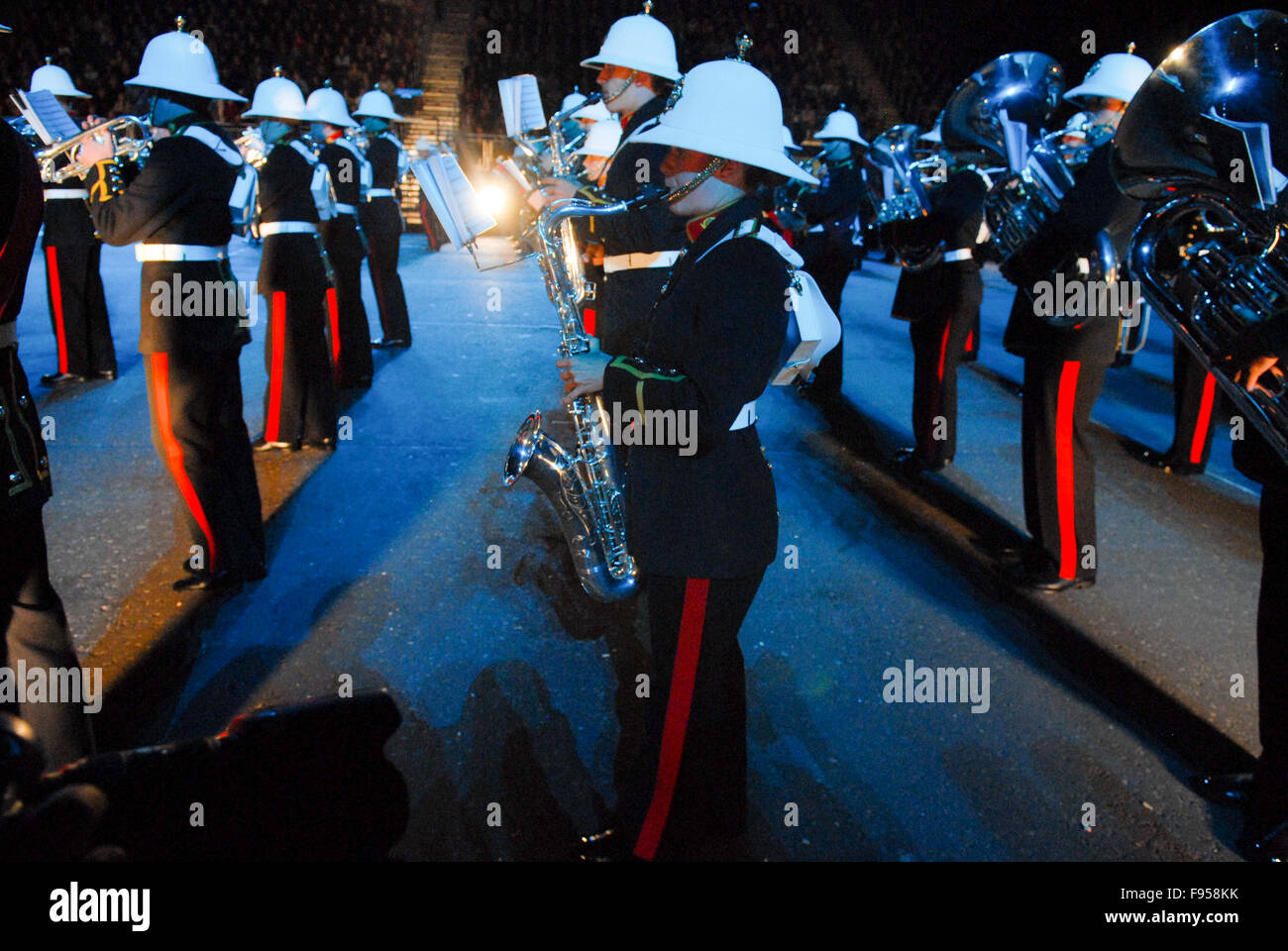 Royal Marines band presso il 2011 Edinburgh Tattoo militare di Edimburgo, in Scozia. Foto Stock