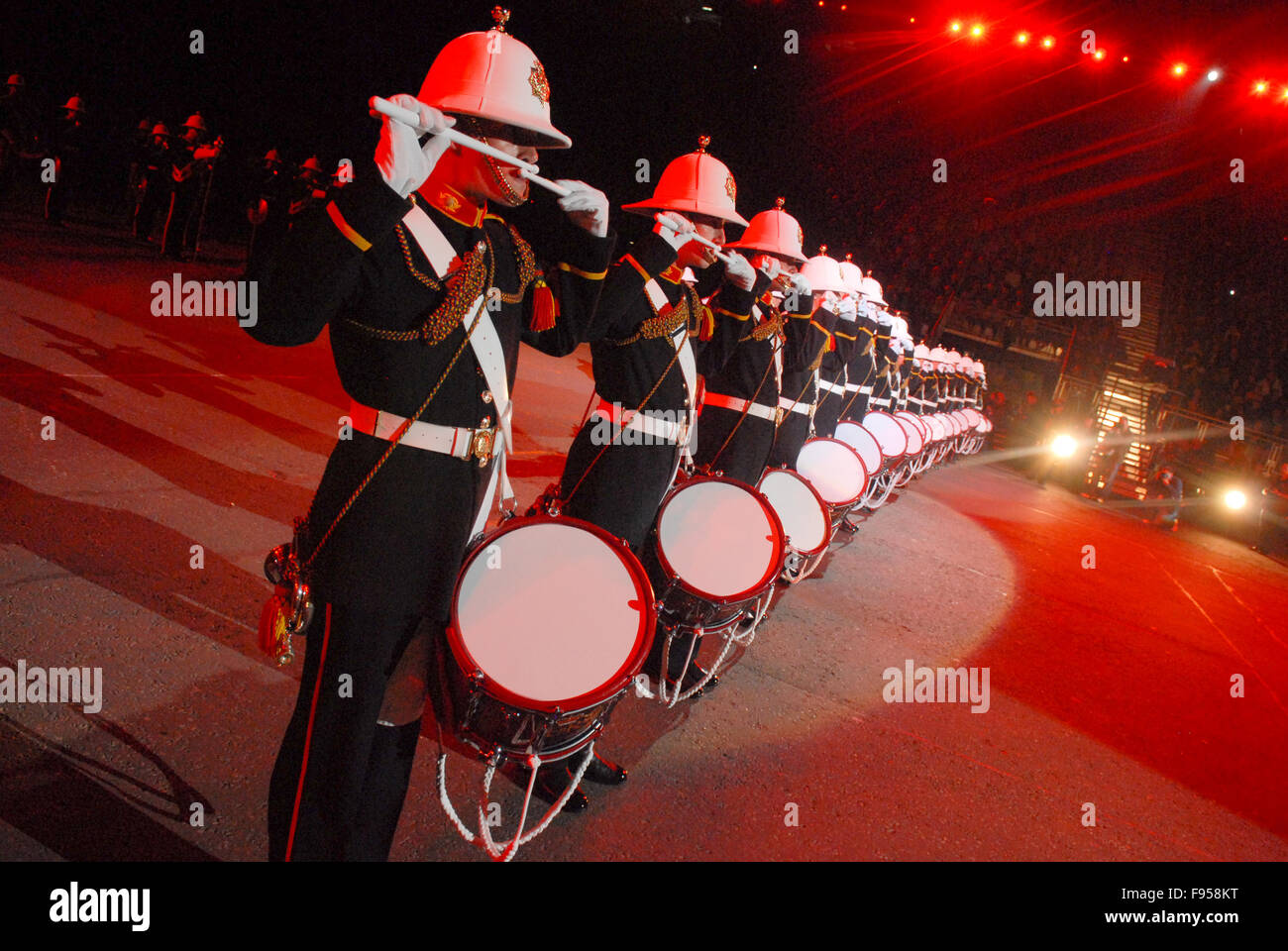 Royal Marines band presso il 2011 Edinburgh Tattoo militare di Edimburgo, in Scozia. Foto Stock