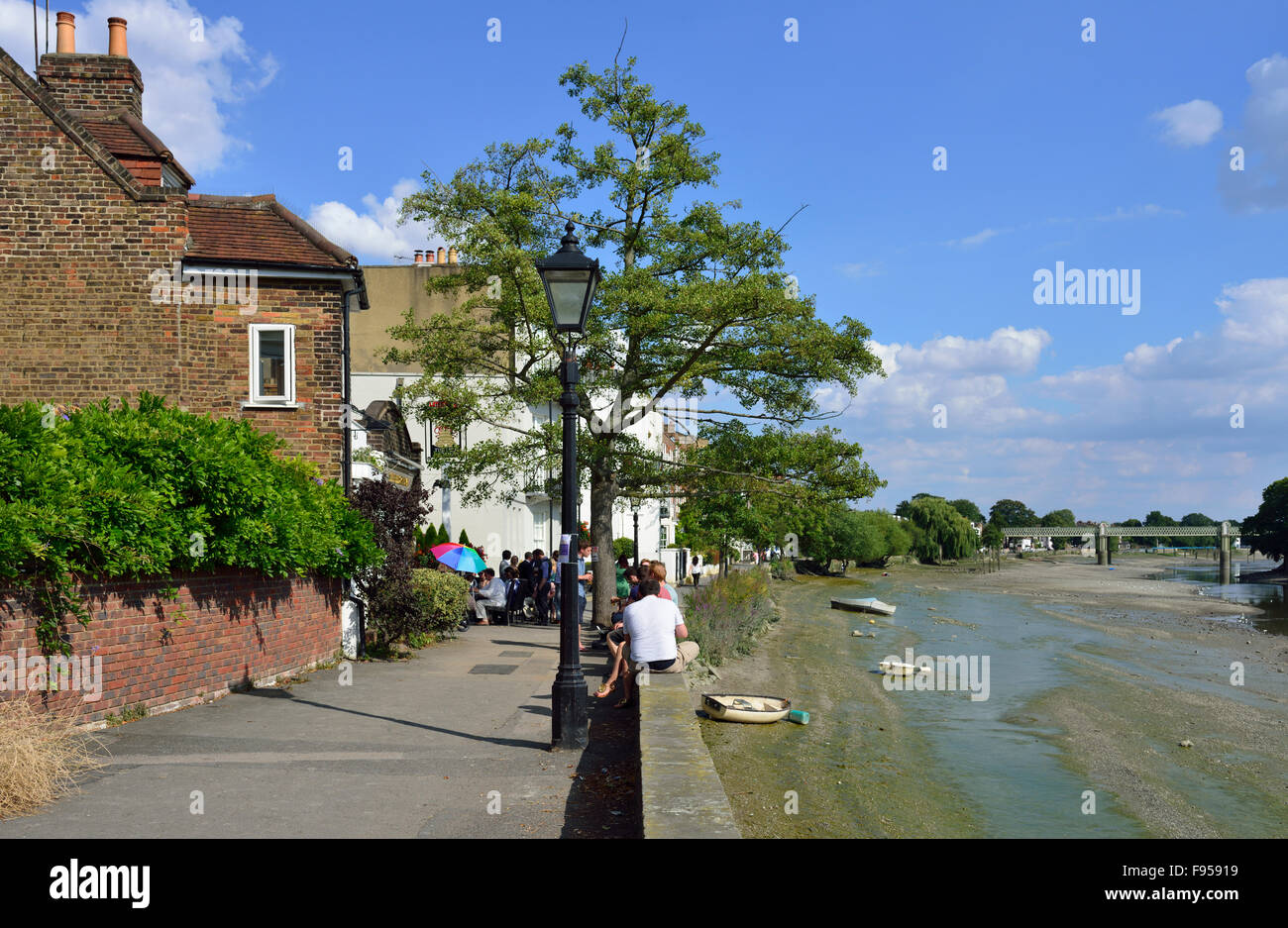 La Bell & Crown, Thames Rd, Strand sul verde, Kew, London W4, Regno Unito Foto Stock