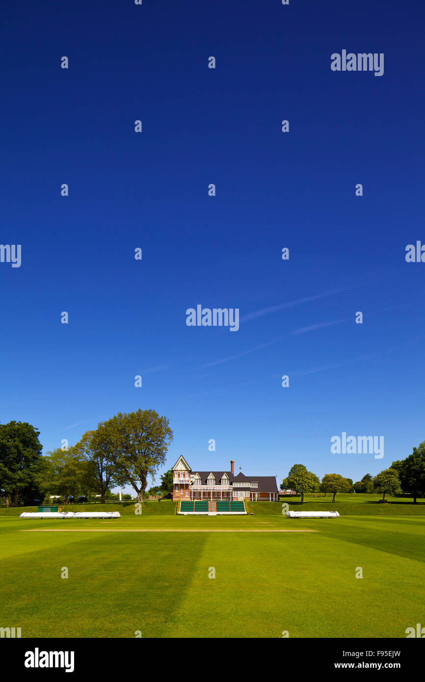 Cricket Pavilion, Marlborough College. Questo progetto ha coinvolto la erezione di una a tre piani di estensione e di rimodellamento interno di questa storica vittoriana di cricket pavilion, originariamente progettato da Alfred Waterhouse. Vista esterna del Cricket Pavilion e i motivi. Foto Stock