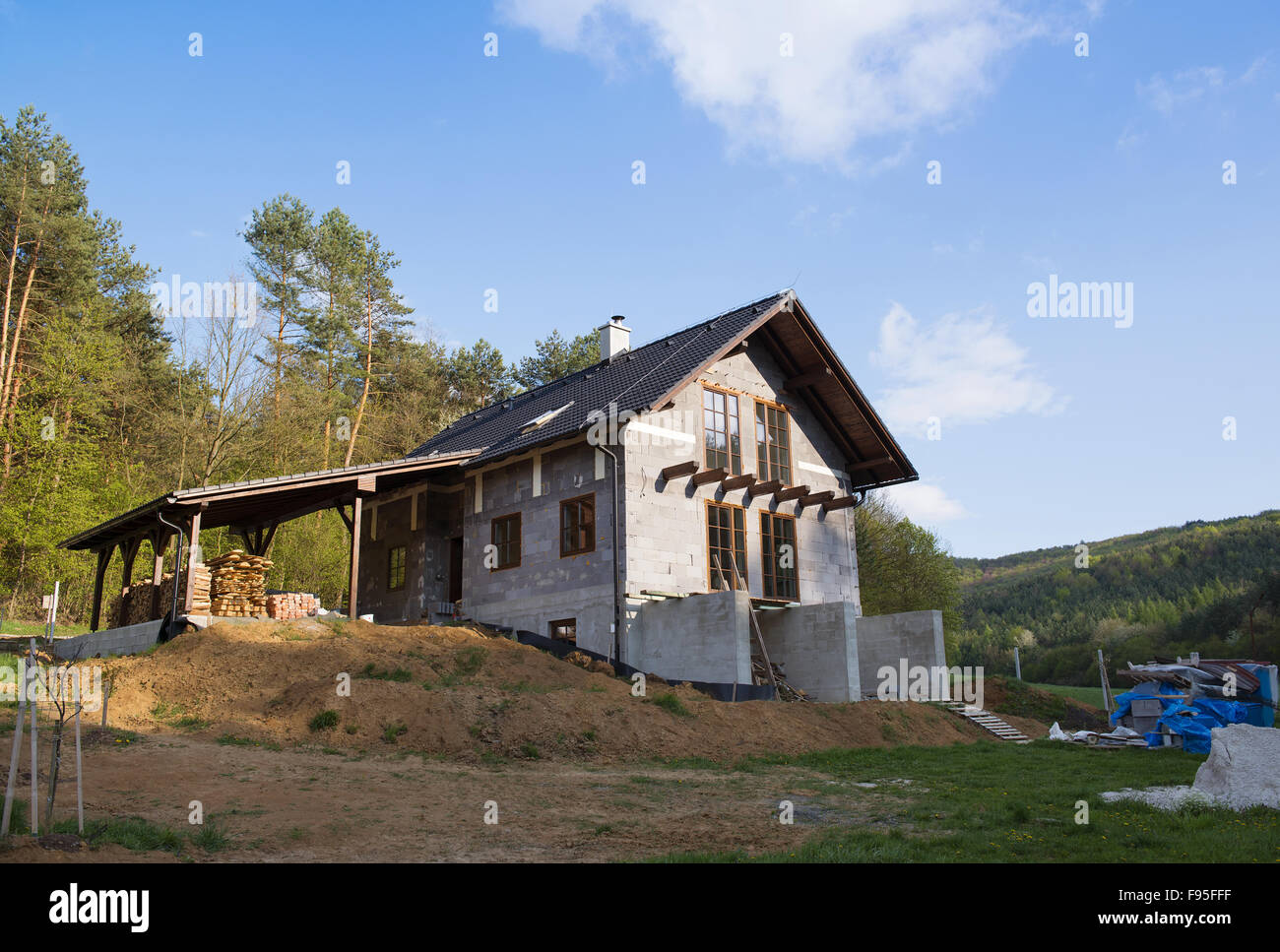 Edilizia e costruzione sito in corso a casa nuova Foto Stock