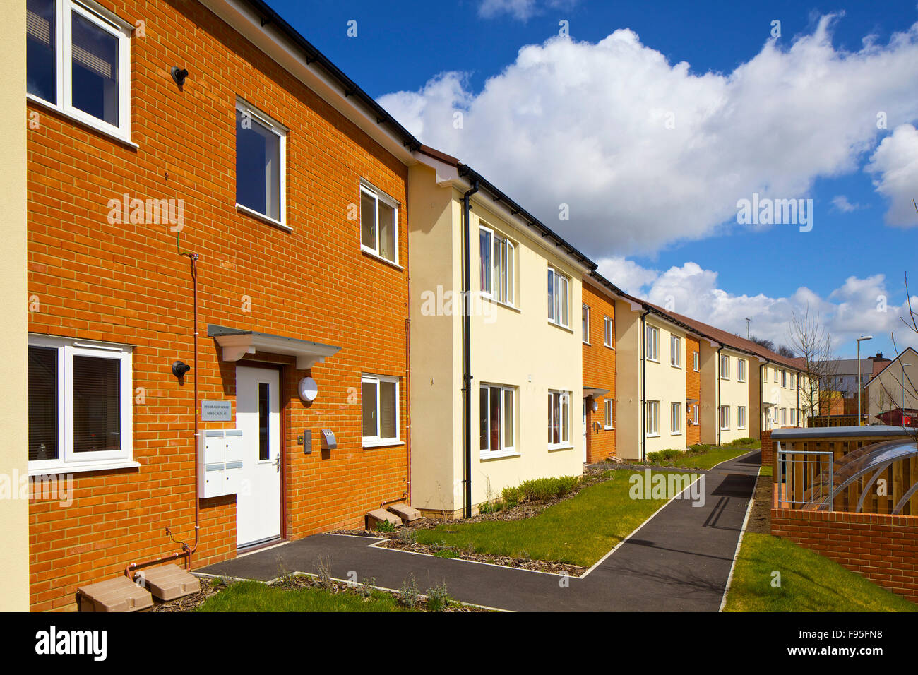 San Georges Avenue, Yeovil. Vista di fronti di case sulla St. Georges Avenue, parte di un alloggiamento di sviluppo. Foto Stock