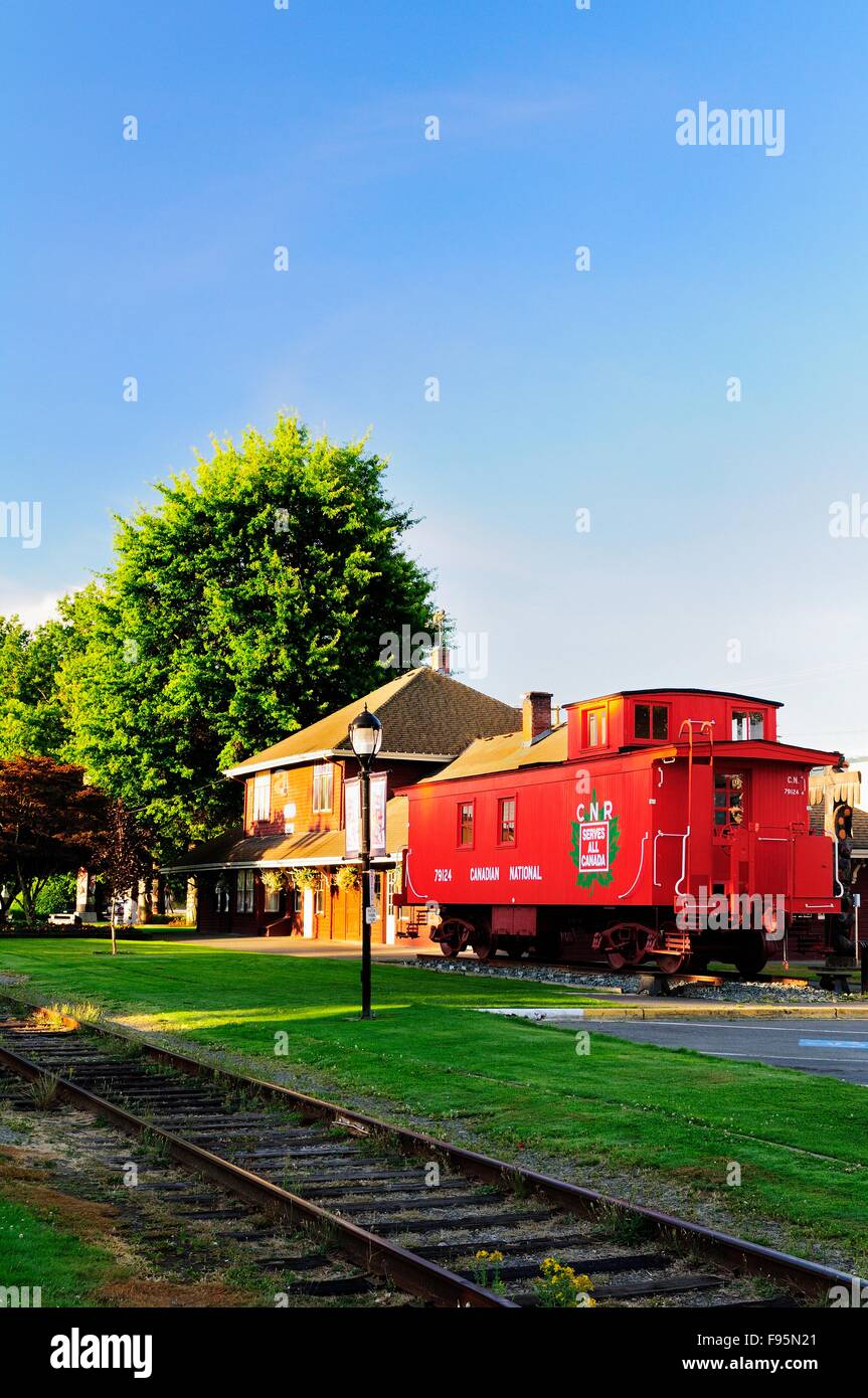 La Canadian National Caboose e stazione ferroviaria nel centro di Duncan, BC. Foto Stock