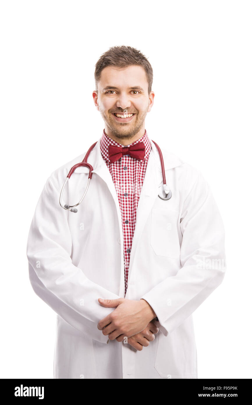 Sorridente medico uomo con stetoscopio. Isolato su sfondo bianco. Foto Stock