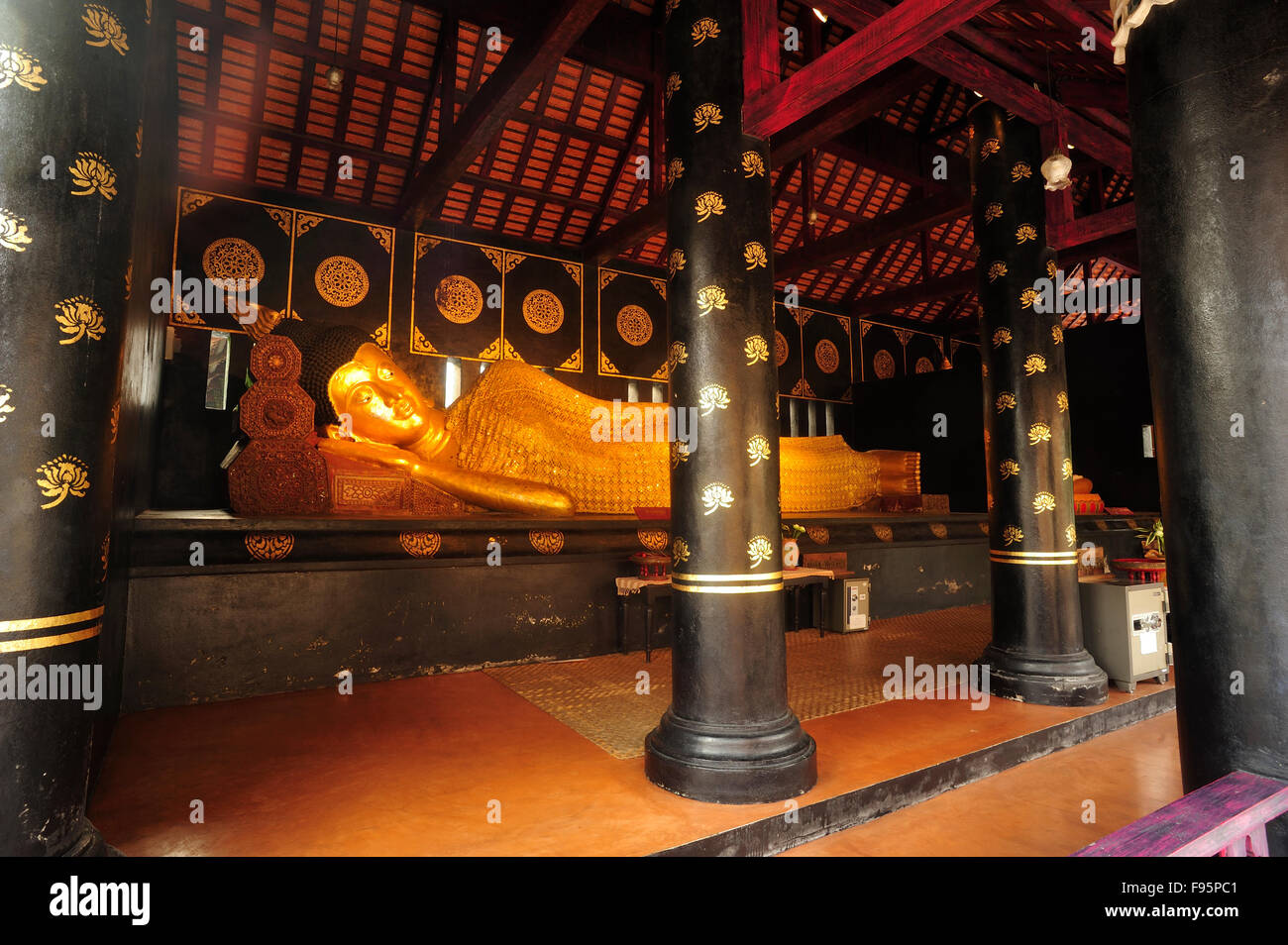 Wat Chedi Luang Varaviharn (Tempio) (XIV, XV secolo), Chiang Mai, Thailandia Foto Stock