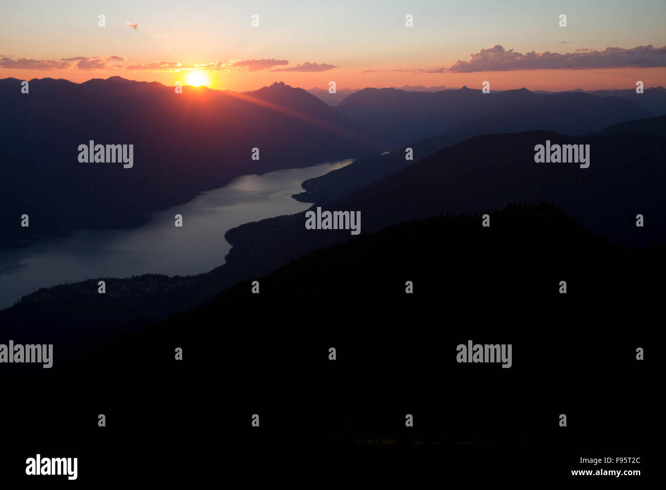 Lago Slocan, valhalla montagne, west kootenay, selkirk mountains, slocan valley, tramonto, Nuovo Denver, British Columbia, Canada Foto Stock