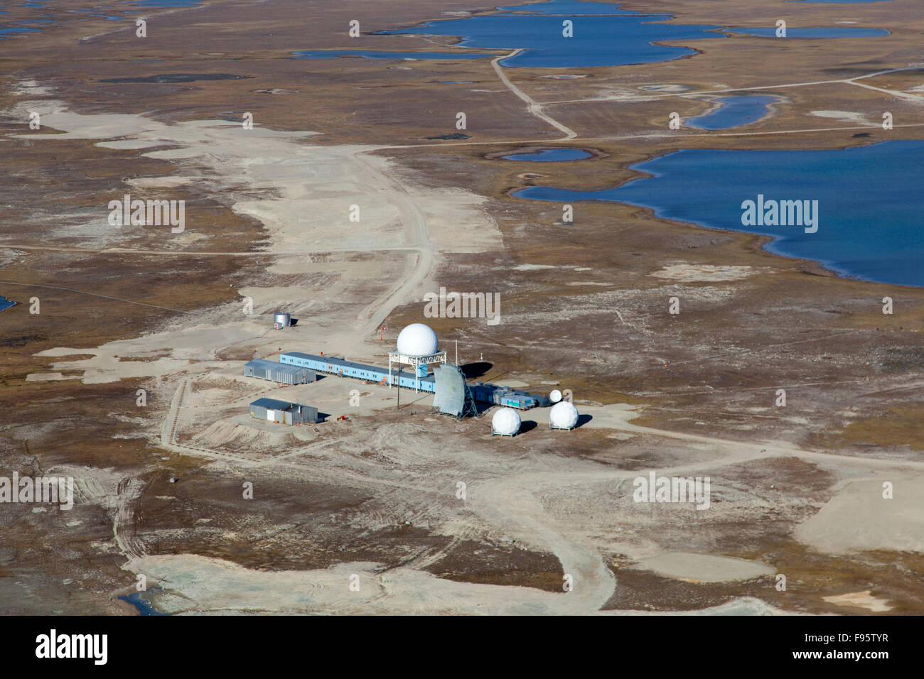 A Nord il sistema di avvertimento sito al pastore Bay, Nunavut, Canada. Foto Stock