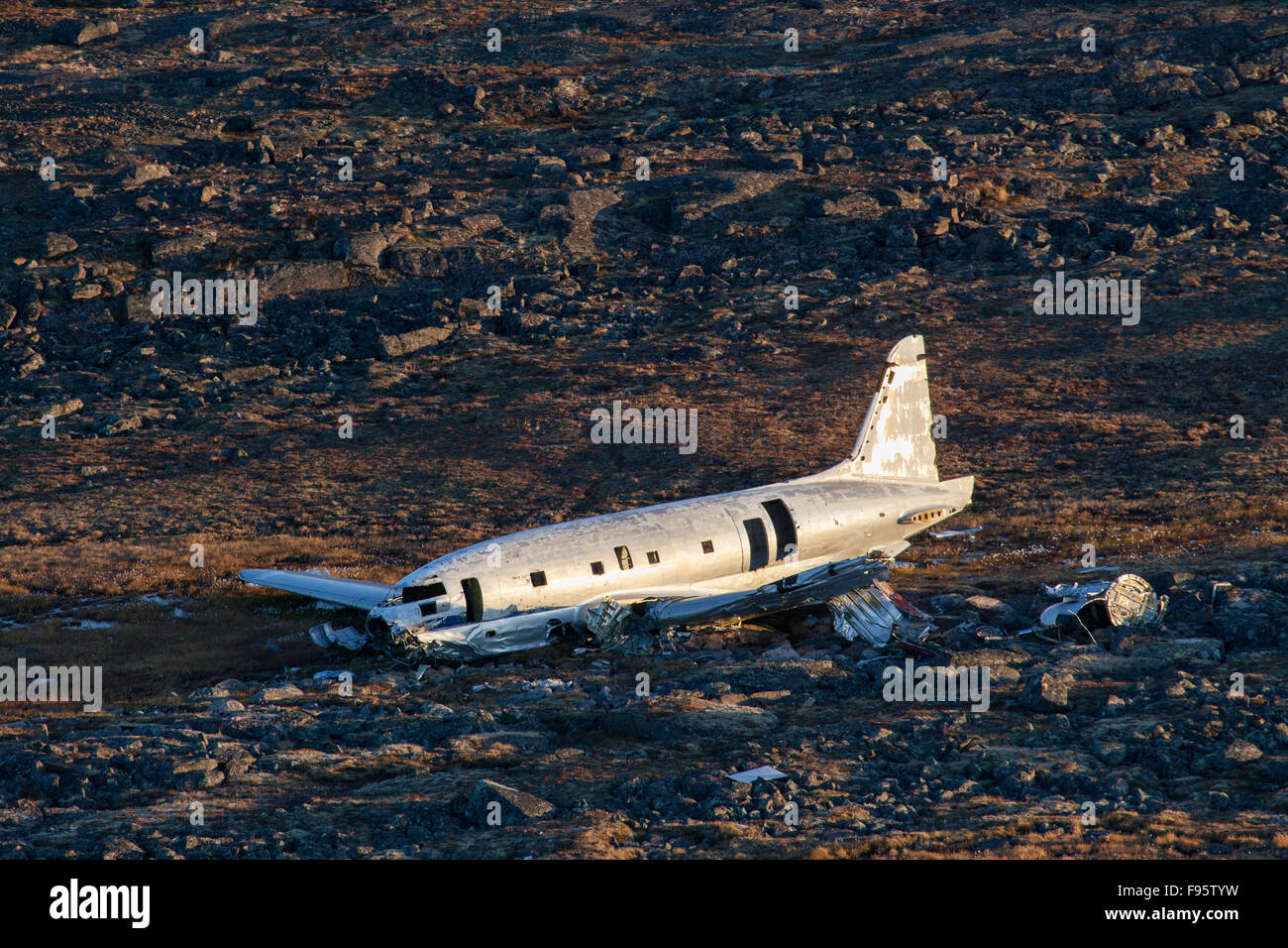 Una C46 aerei che si è schiantato negli anni Cinquanta nelle vicinanze Kugaaruk, Nunavut, Canada Foto Stock