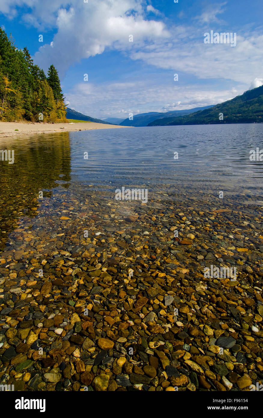Shuswap Lake in Herald Provincial Park, vicino a Salmon Arm, British Columbia, Canada Foto Stock