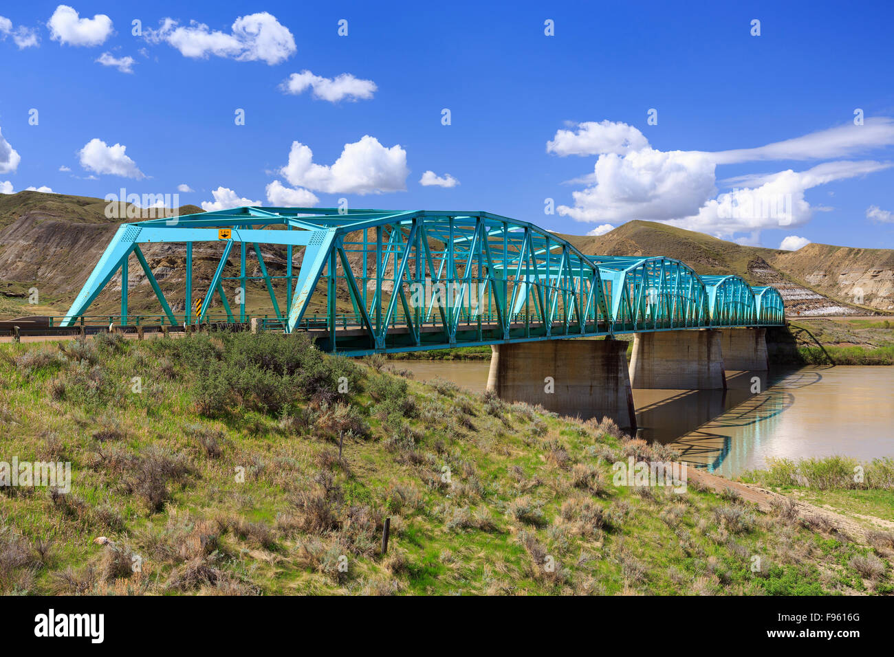 Ponte sul Sud del Fiume Saskatchewan, sull'Autostrada 41, Alberta, Canada Foto Stock
