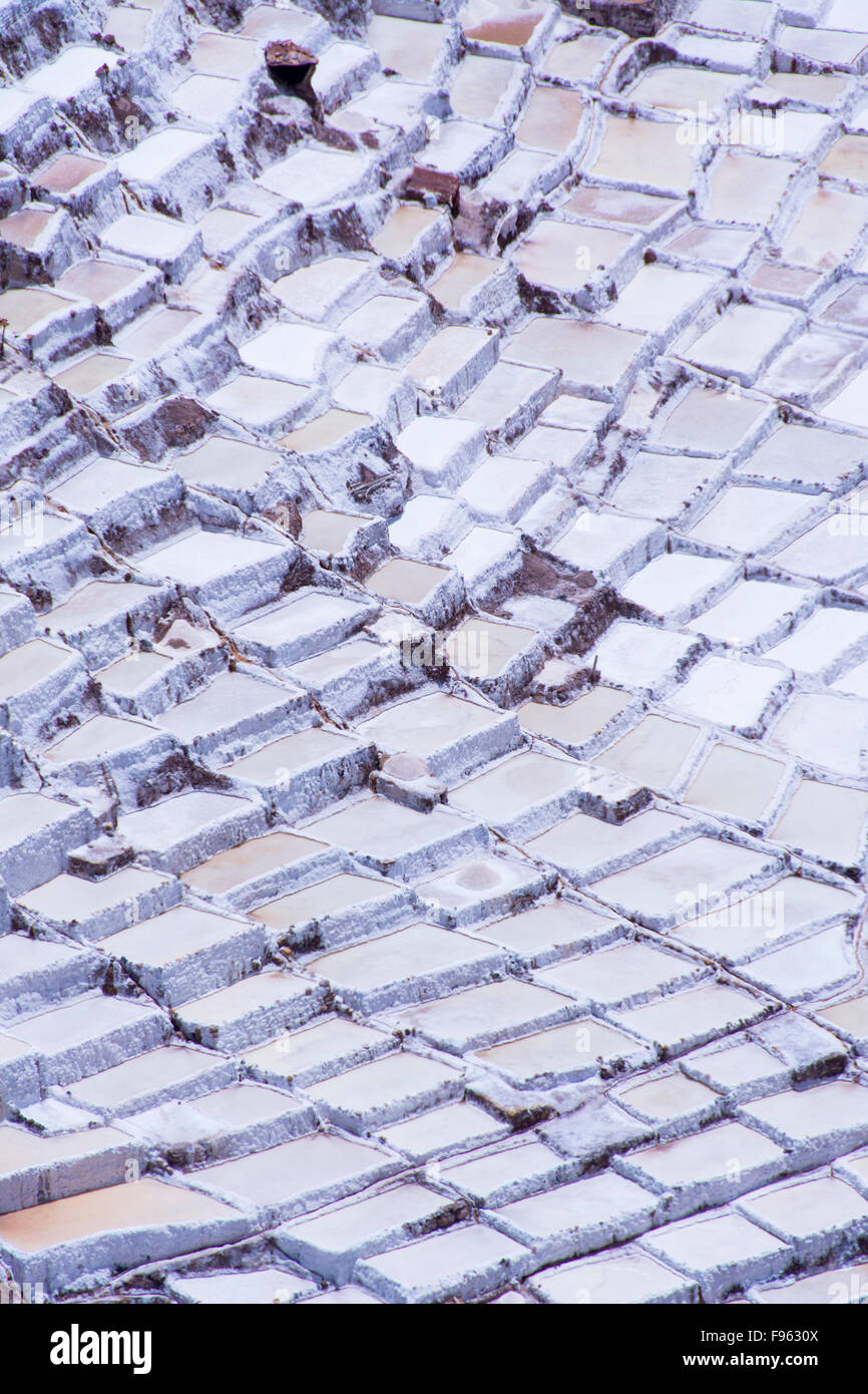 Sale miniere di stagno di Maras, 40 chilometri a nord di Cuzco, nella regione di Cuzco del Perù Foto Stock