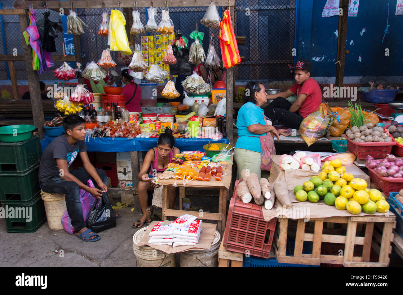 Scene di mercato, Iquitos, la città più grande nella foresta pluviale peruviana e la fifthlargest città del Perù Foto Stock