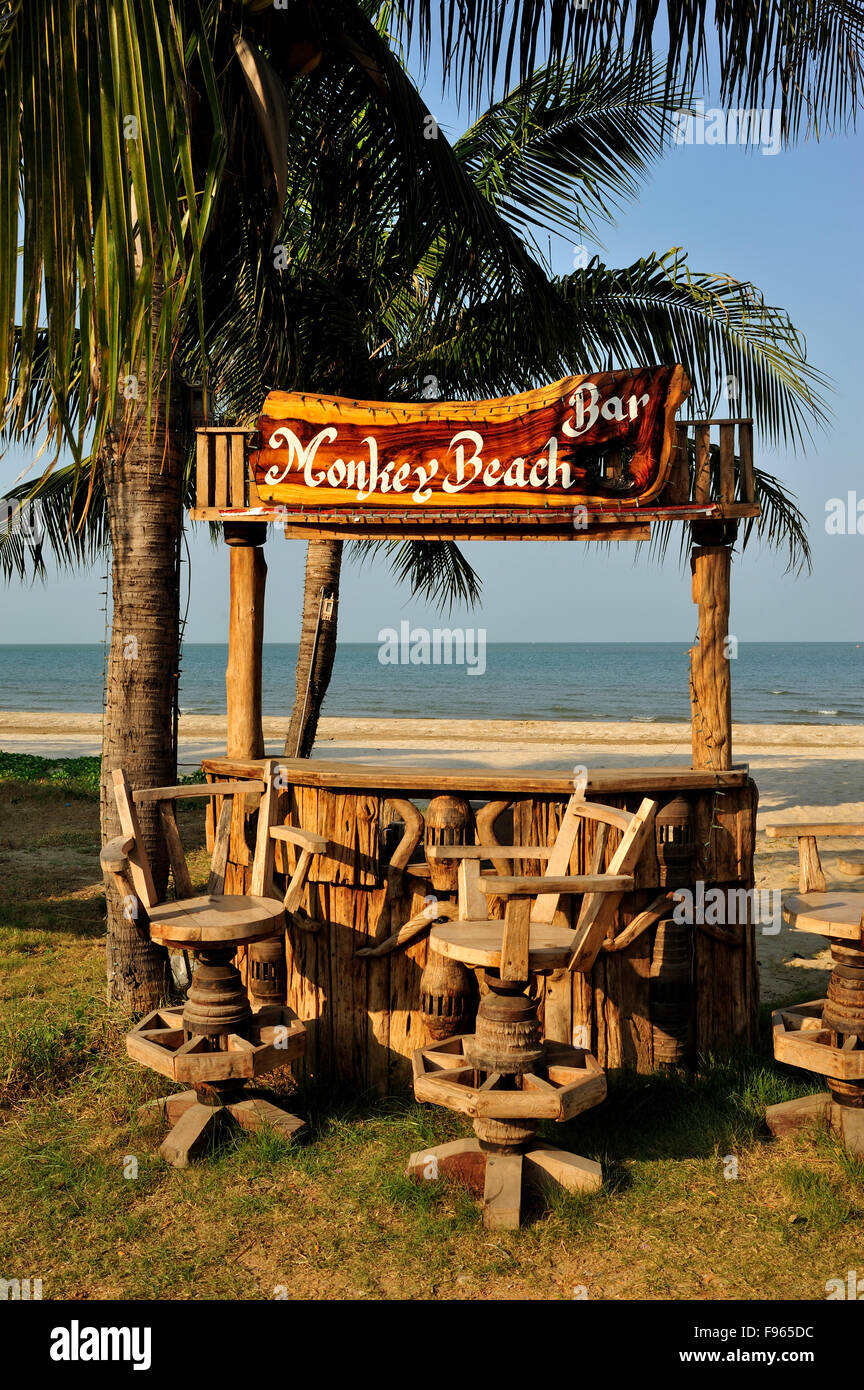 Monkey Bar sulla spiaggia, Dolphin Bay, Prachuap Khiri Khan Provincia, Thailandia Foto Stock