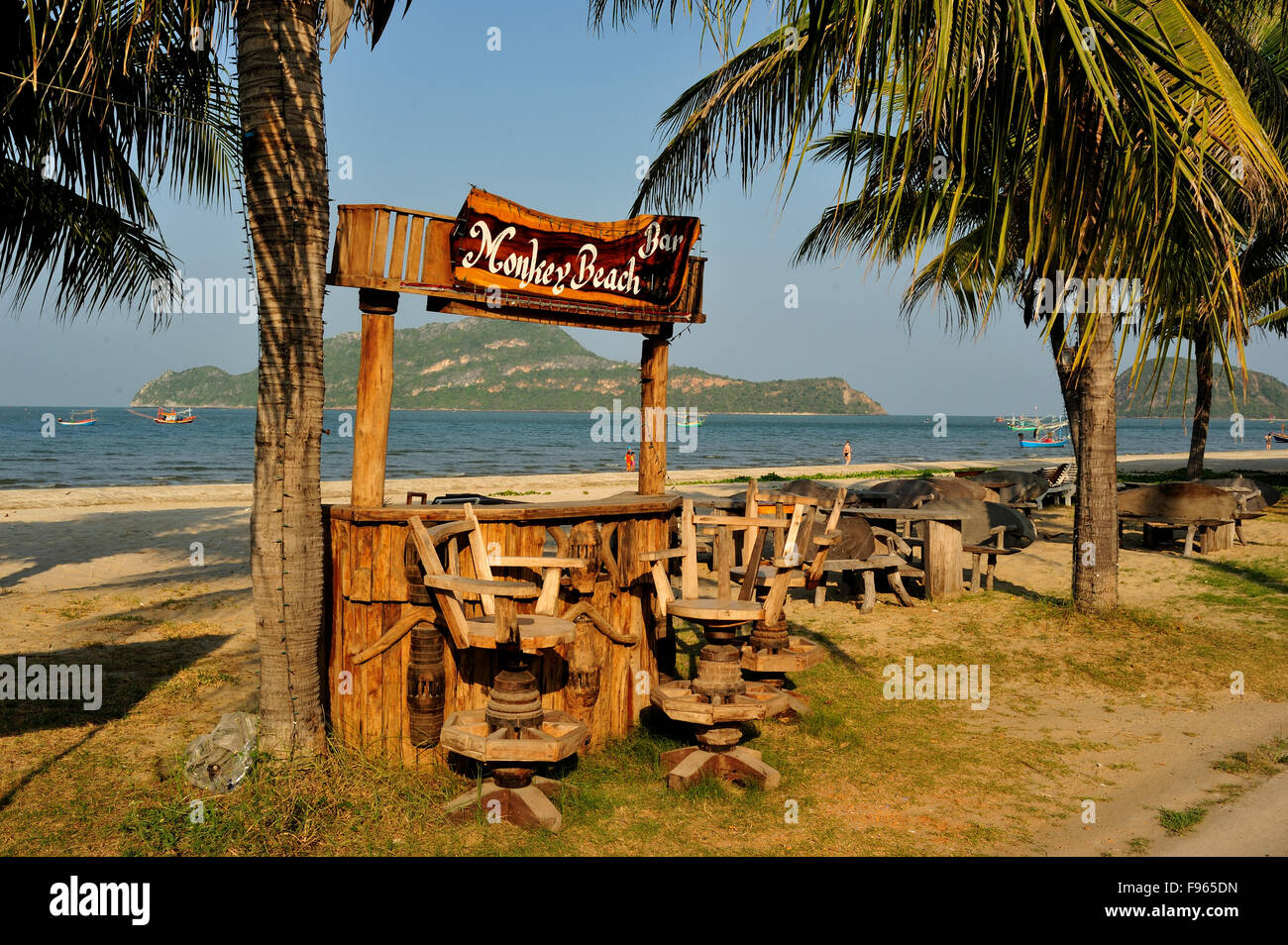 Monkey Bar sulla spiaggia, Dolphin Bay, Prachuap Khiri Khan Provincia, Thailandia Foto Stock