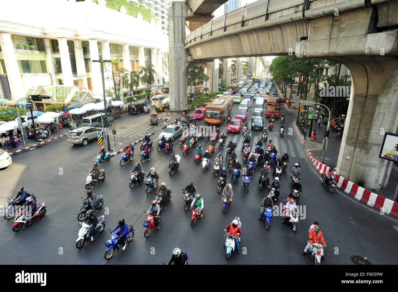 Traffico vicino Piazza Siam, Bangkok, Thailandia Foto Stock