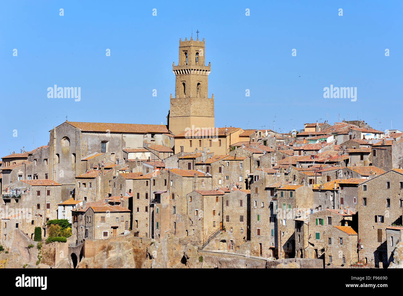 Pitigliano, città del medioevo, in provincia di Grosseto in Toscana, edifici di pietra di tufo, Toscana, Italia Foto Stock