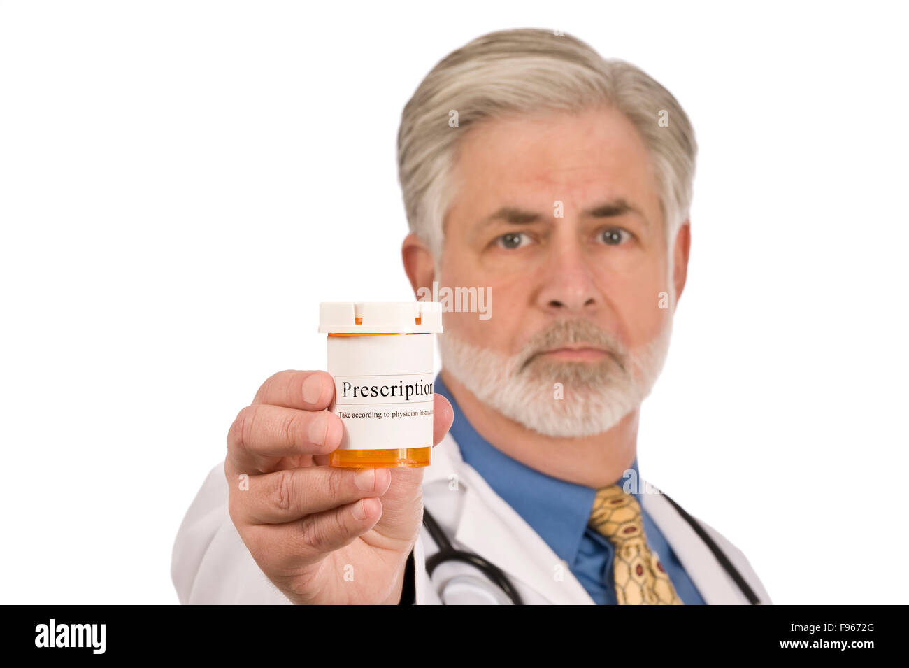 Medico maschio detiene una prescrizione farmaci bottiglia Foto Stock