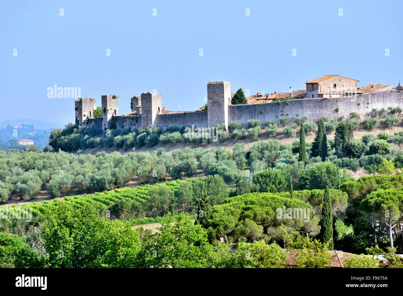 Monteriggioni con la sua cinta muraria e le torri di guardia del Medioevo, Toscana, Italia Foto Stock