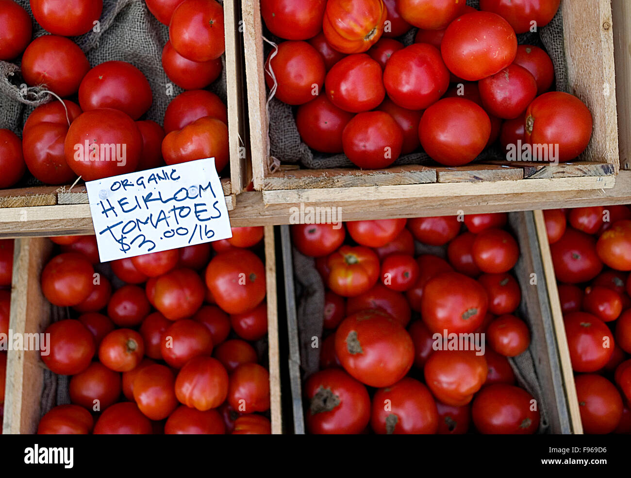 Il cimelio di sezione di pomodoro al mercato degli agricoltori. Foto Stock