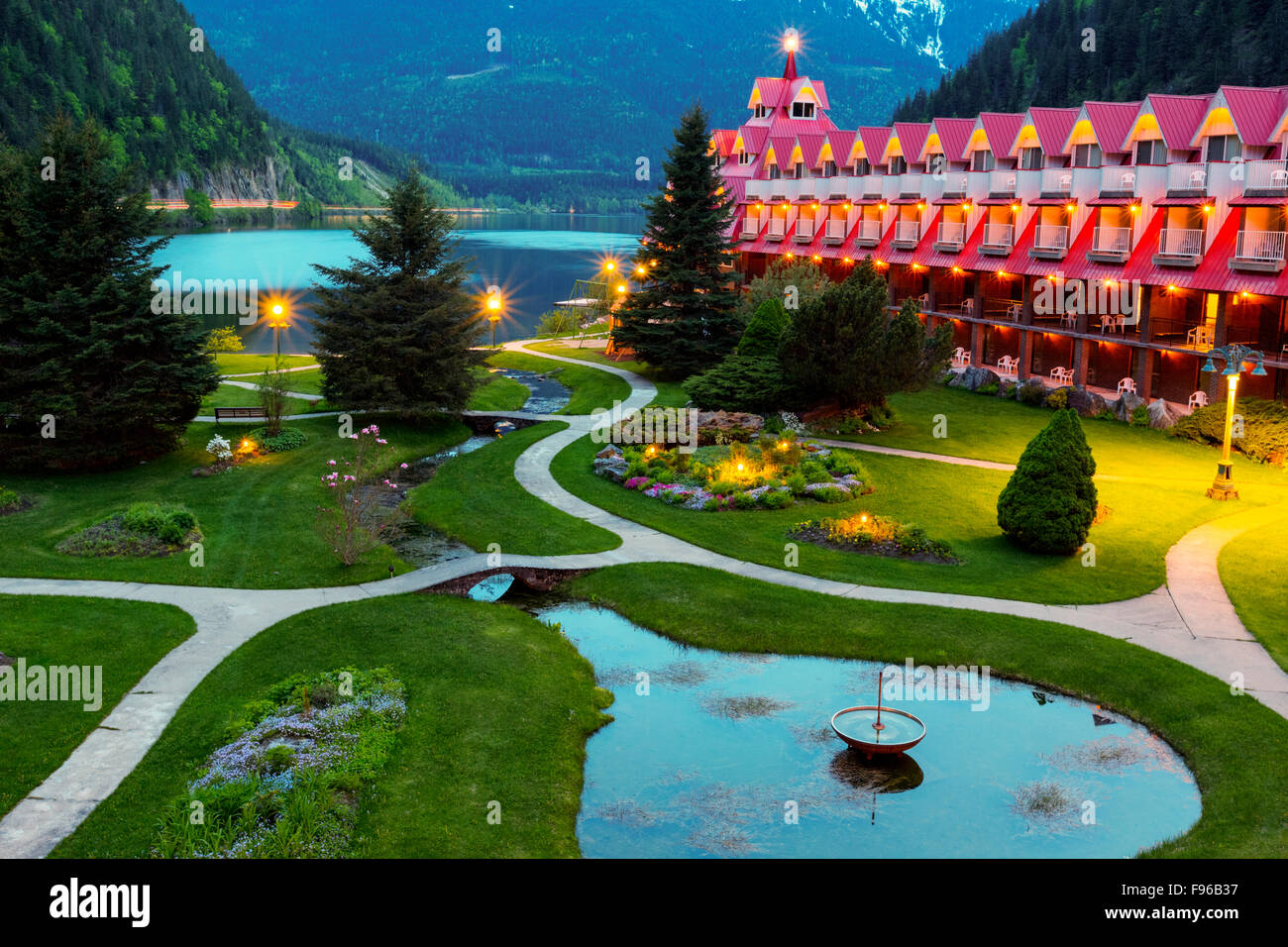 Tre Valley Lake Chateau nei pressi di Revelstoke, British Columbia, Canada Foto Stock