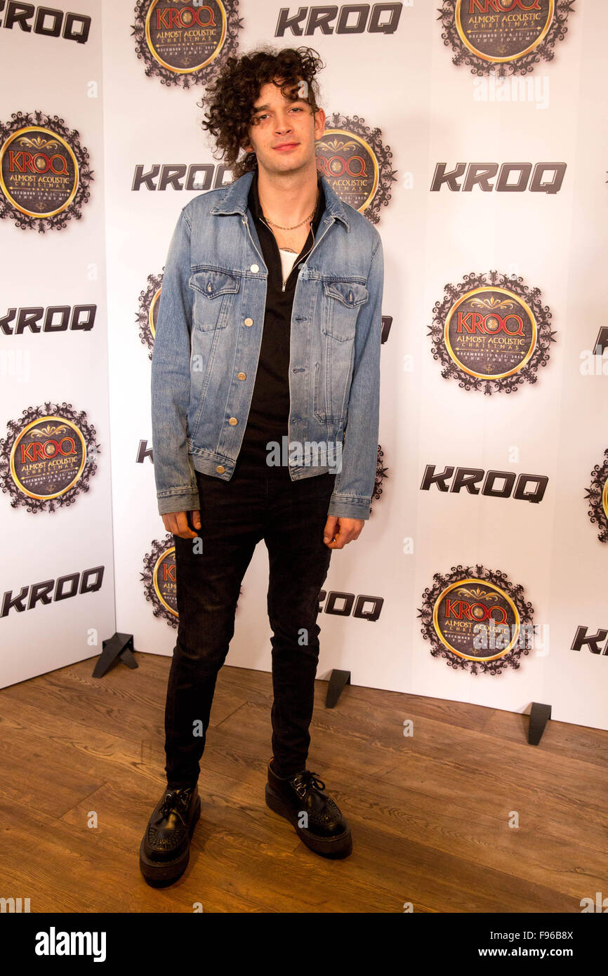 Los Angeles, California, USA. Xiii Dec, 2015. Musicista MATTEO HEALY del 1975 pone backstage durante la XXVI edizione KROQ quasi Natale acustico al Forum di Los Angeles, California © Daniel DeSlover/ZUMA filo/Alamy Live News Foto Stock