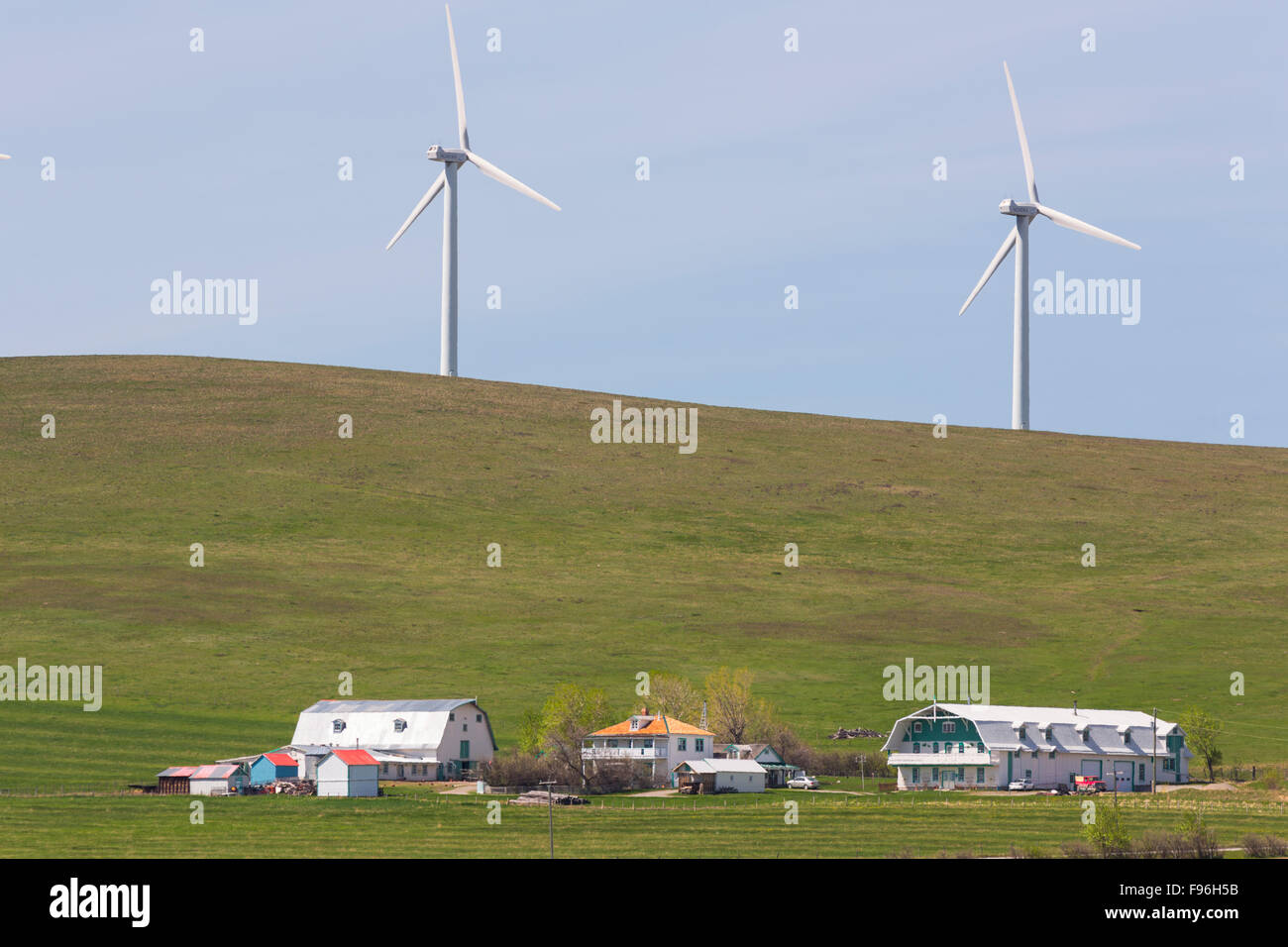 Ranch e delle turbine a vento, Cowley, Alberta, Canada Foto Stock
