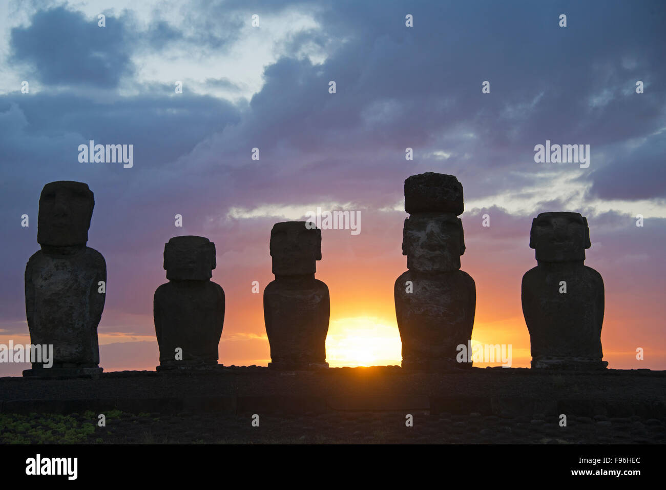 Il cerimoniale moai, Tongariki, Isola di Pasqua Foto Stock