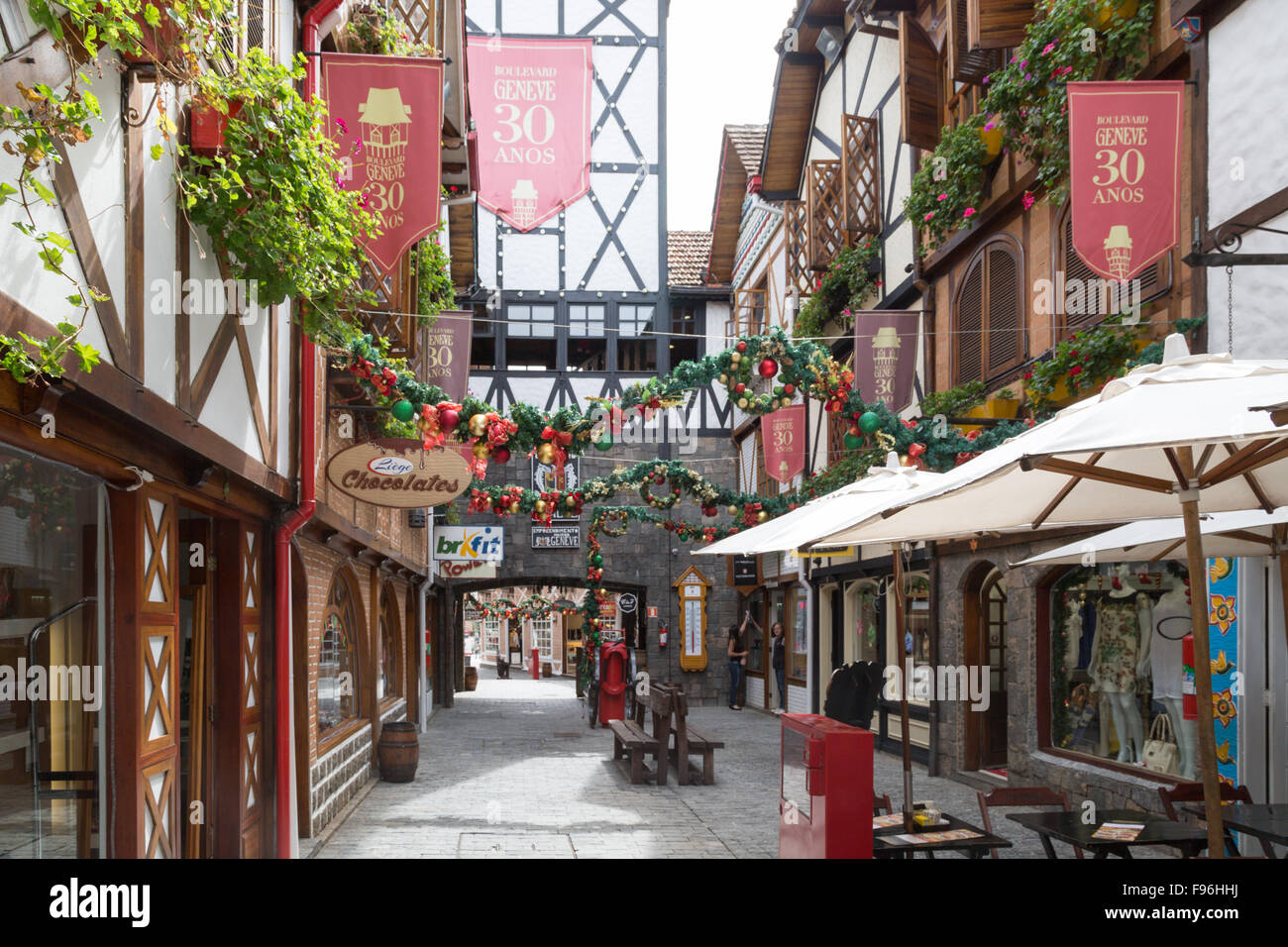 Strada pedonale, architettura europea in stile tedesco e svizzero a Boulevard Geneve, Capivari, Campos do Jordao, Sao Paulo, Brasile Foto Stock