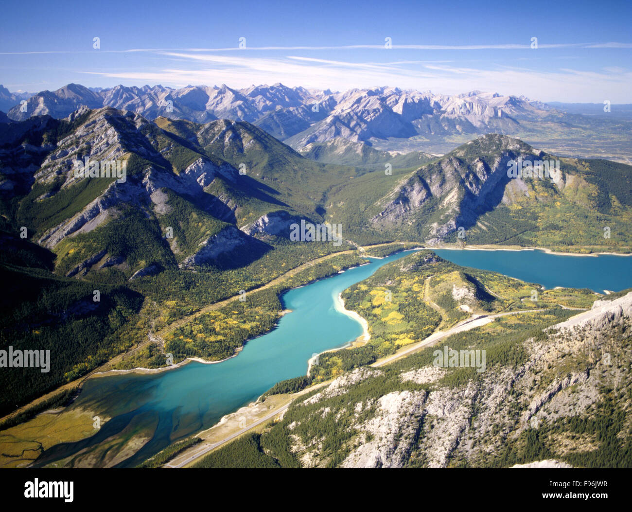 Lago di sbarramento, montagne rocciose, Alberta, Canada Foto Stock