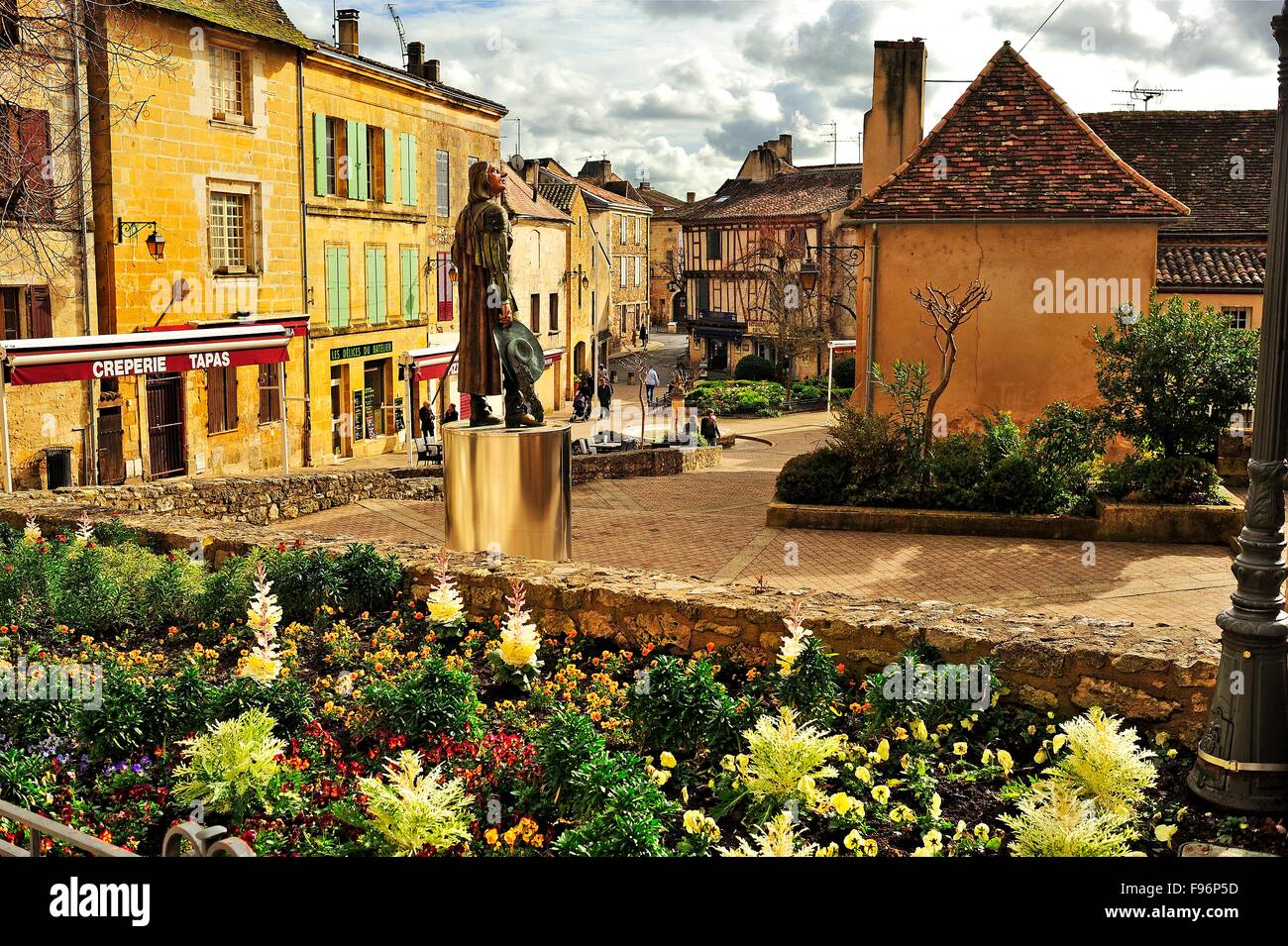 "Cyrano de Bergerac statua, Bergerac, Dipartimento di Dordogne, Aquitaine, Francia Foto Stock