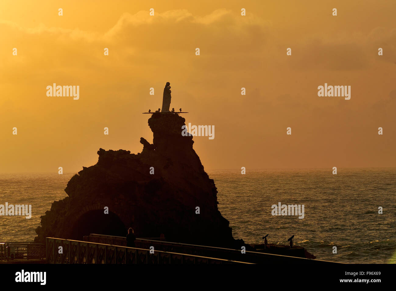 Rocher de la Vierge, Rock della Vergine, Biarritz, PyrénéesAtlantiques Reparto, Aquitaine, Francia Foto Stock