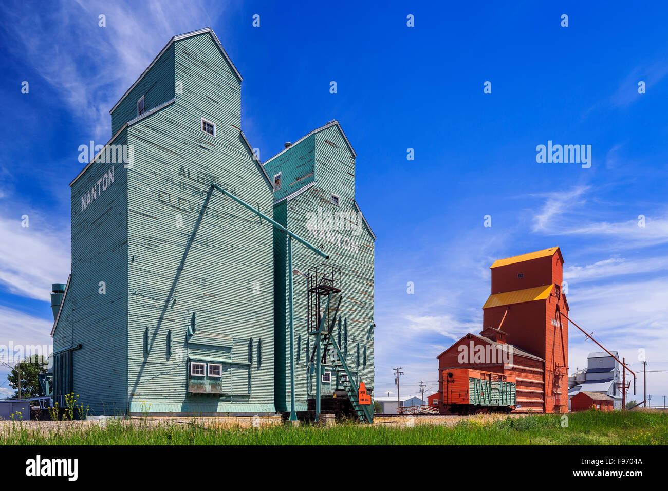 Elevatori delle granaglie, Nanton, Alberta, Canada Foto Stock